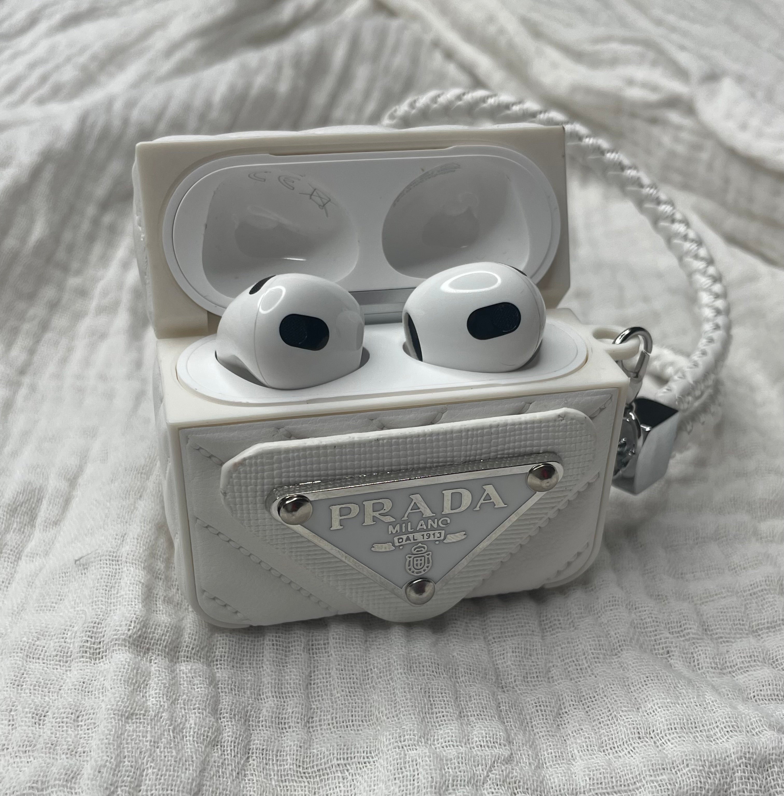 "Elegant Luxe White" AirPods Case